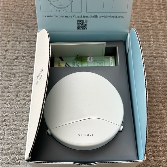 White Plug-In Wall Diffuser - Picture 5 of 5